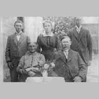 043-0015 Die Fam. Stattaus. im Bild v.l. Emil, Marie, Charlotte, Hermann u. Willy im Jahre 1916 .jpg